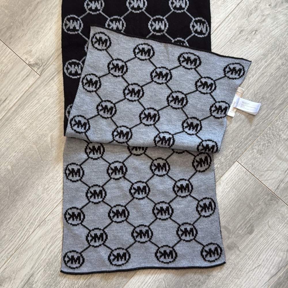 Michael Kors reversible  scarf